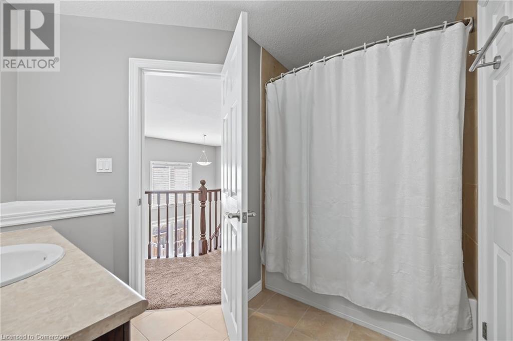 561 Thomas Slee Drive, Kitchener, Ontario  N2P 2Y7 - Photo 14 - 40706310