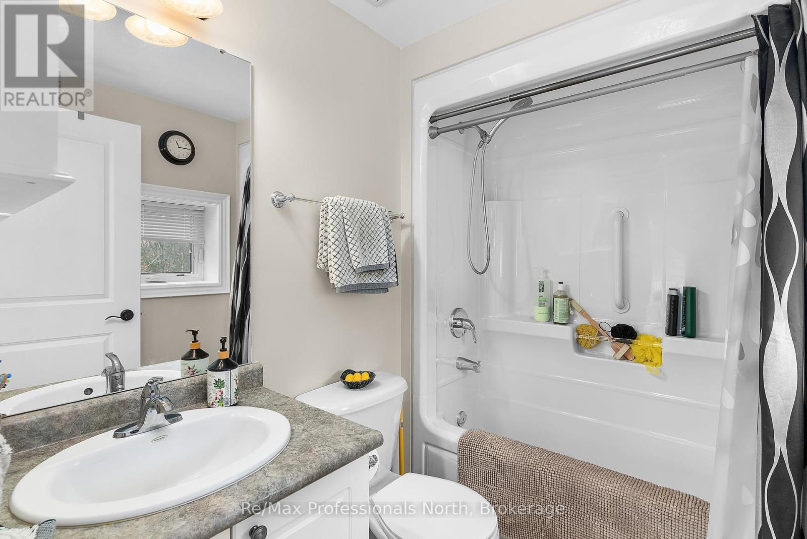 402 - 391 James Street W, Gravenhurst, Ontario  P1P 0A5 - Photo 20 - X12019583