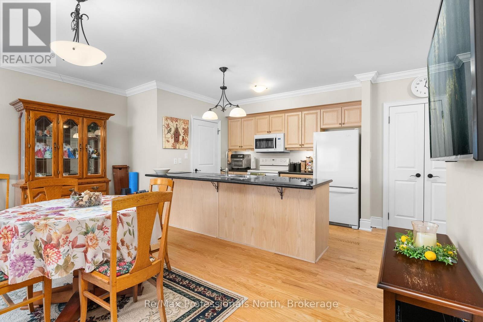 402 - 391 James Street W, Gravenhurst, Ontario  P1P 0A5 - Photo 4 - X12019583