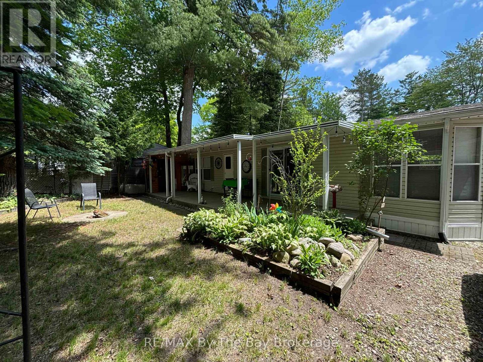 154 - 85 Theme Park Drive, Wasaga Beach, Ontario  L9Z 1X7 - Photo 1 - S12027880