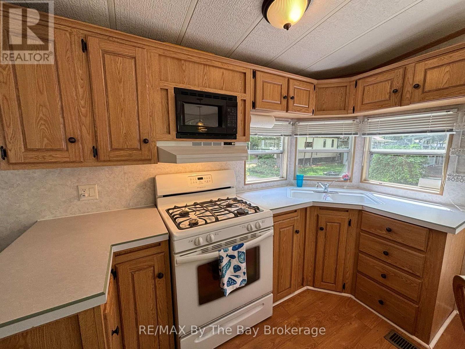 154 - 85 Theme Park Drive, Wasaga Beach, Ontario  L9Z 1X7 - Photo 16 - S12027880