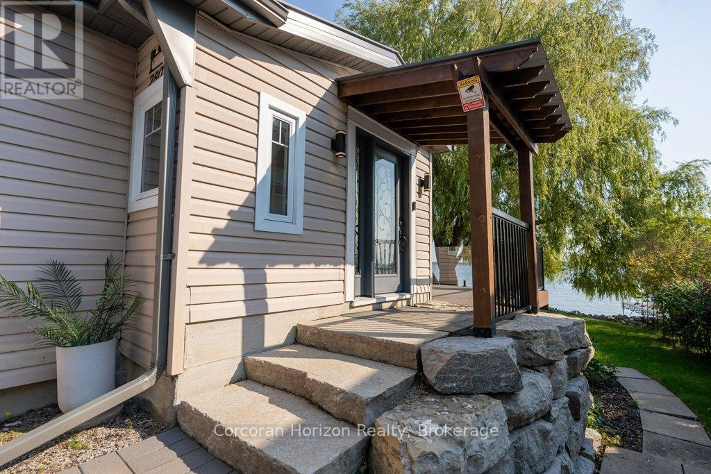 280 Robins Point Road, Tay, Ontario  L0K 2A0 - Photo 6 - S12028117