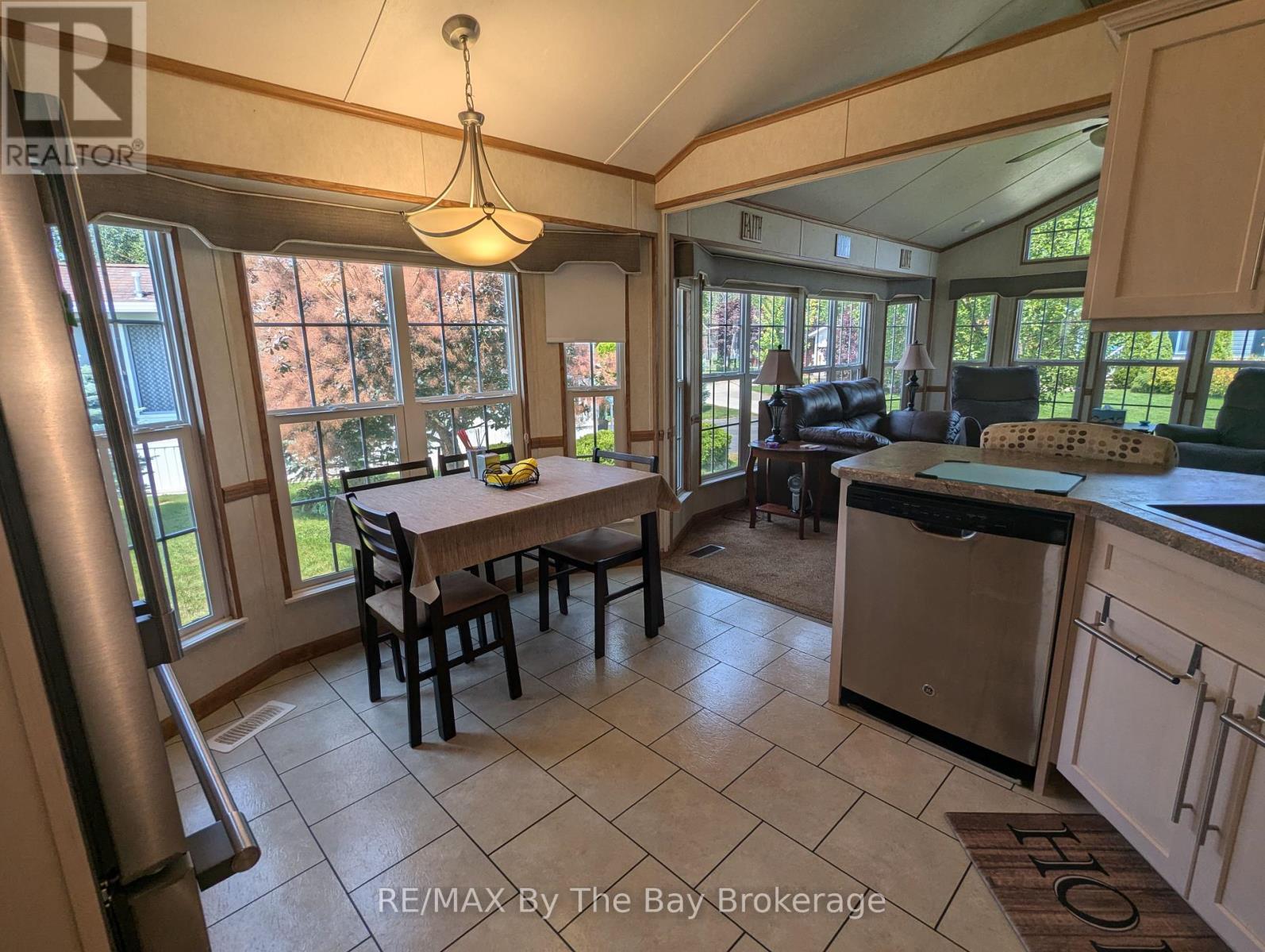 6 Huron Circle, Wasaga Beach, Ontario  L9Z 1X7 - Photo 14 - S12031129