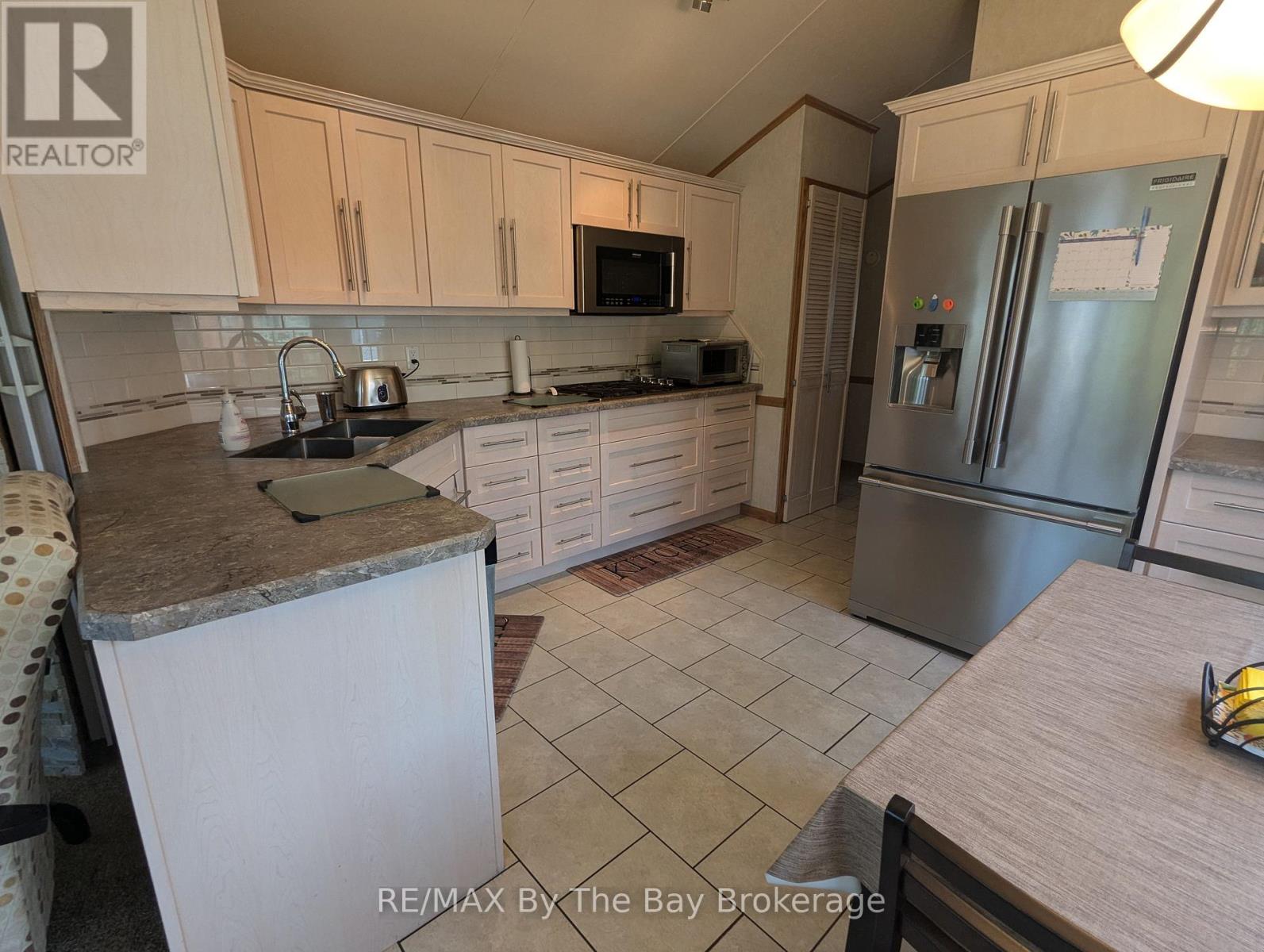 6 Huron Circle, Wasaga Beach, Ontario  L9Z 1X7 - Photo 17 - S12031129