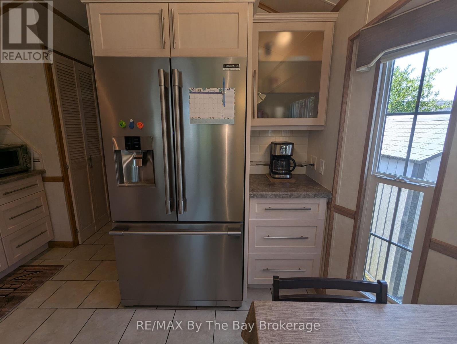 6 Huron Circle, Wasaga Beach, Ontario  L9Z 1X7 - Photo 18 - S12031129