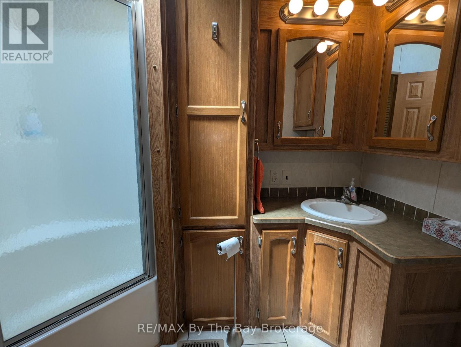 6 Huron Circle, Wasaga Beach, Ontario  L9Z 1X7 - Photo 23 - S12031129