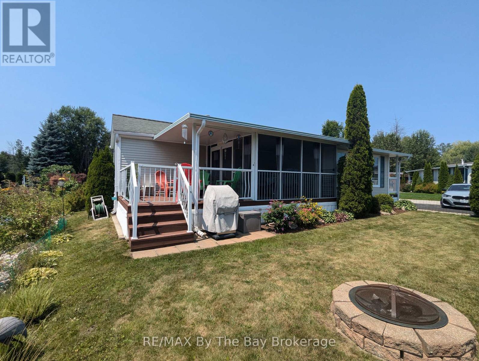 6 Huron Circle, Wasaga Beach, Ontario  L9Z 1X7 - Photo 5 - S12031129