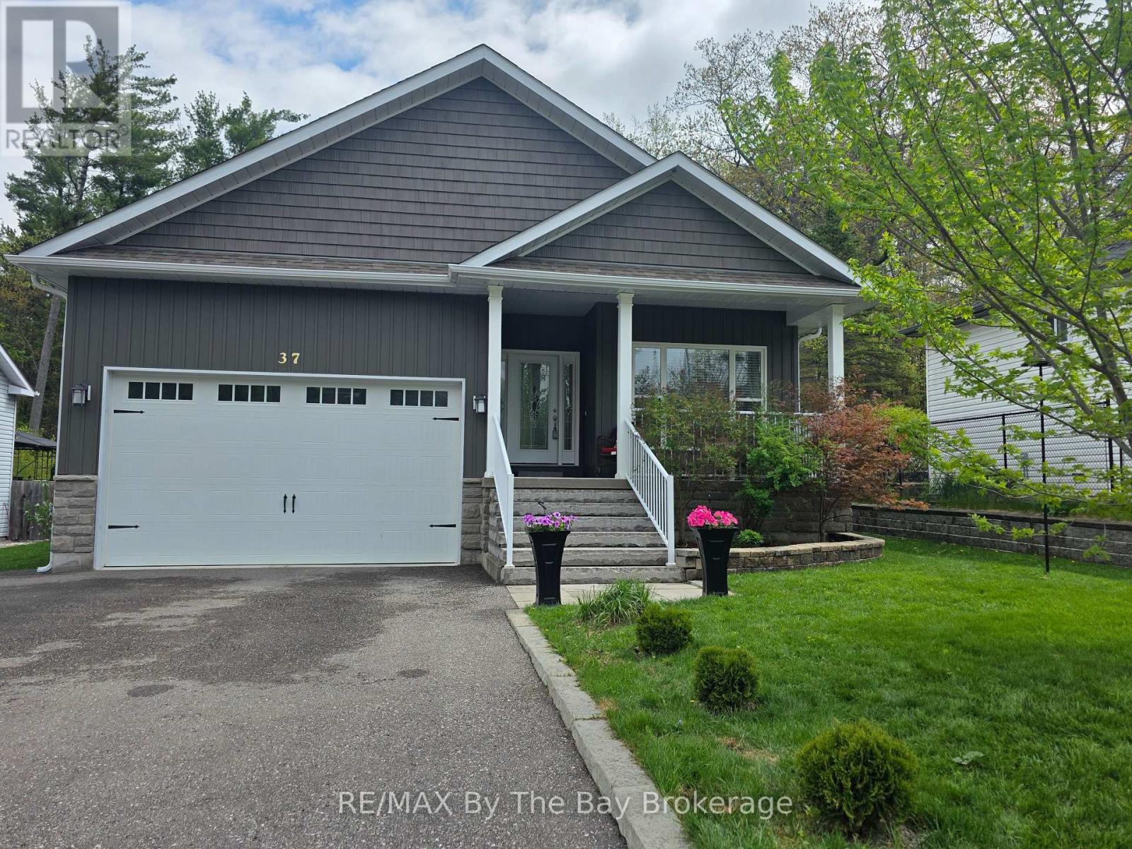 37 WESLEY AVENUE, Wasaga Beach, Ontario