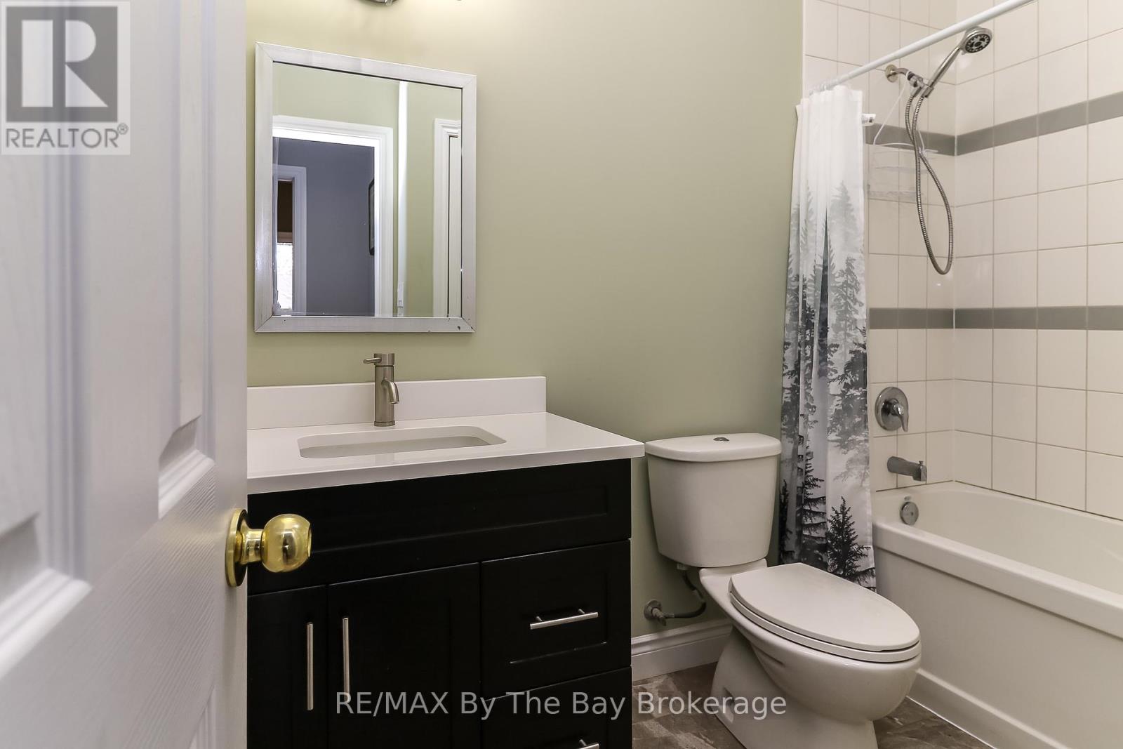 37 Wesley Avenue, Wasaga Beach, Ontario  L9Z 1C8 - Photo 15 - S12033932