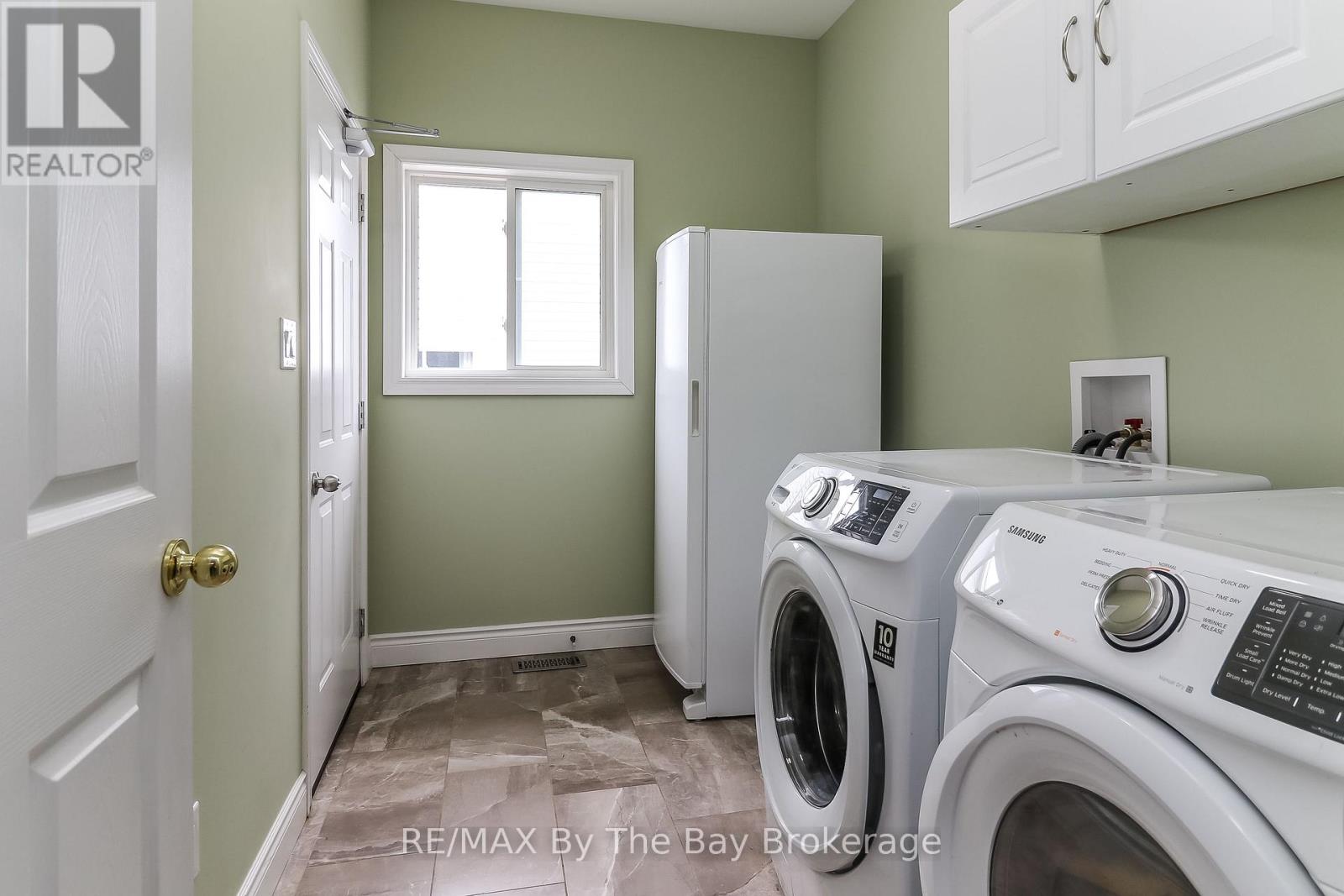 37 Wesley Avenue, Wasaga Beach, Ontario  L9Z 1C8 - Photo 17 - S12033932