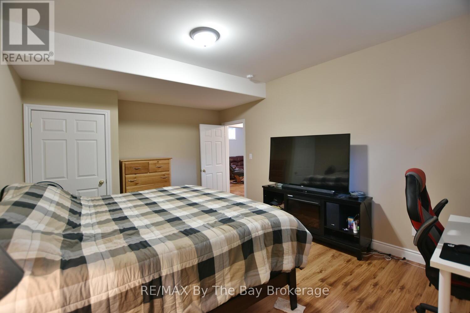 37 Wesley Avenue, Wasaga Beach, Ontario  L9Z 1C8 - Photo 22 - S12033932