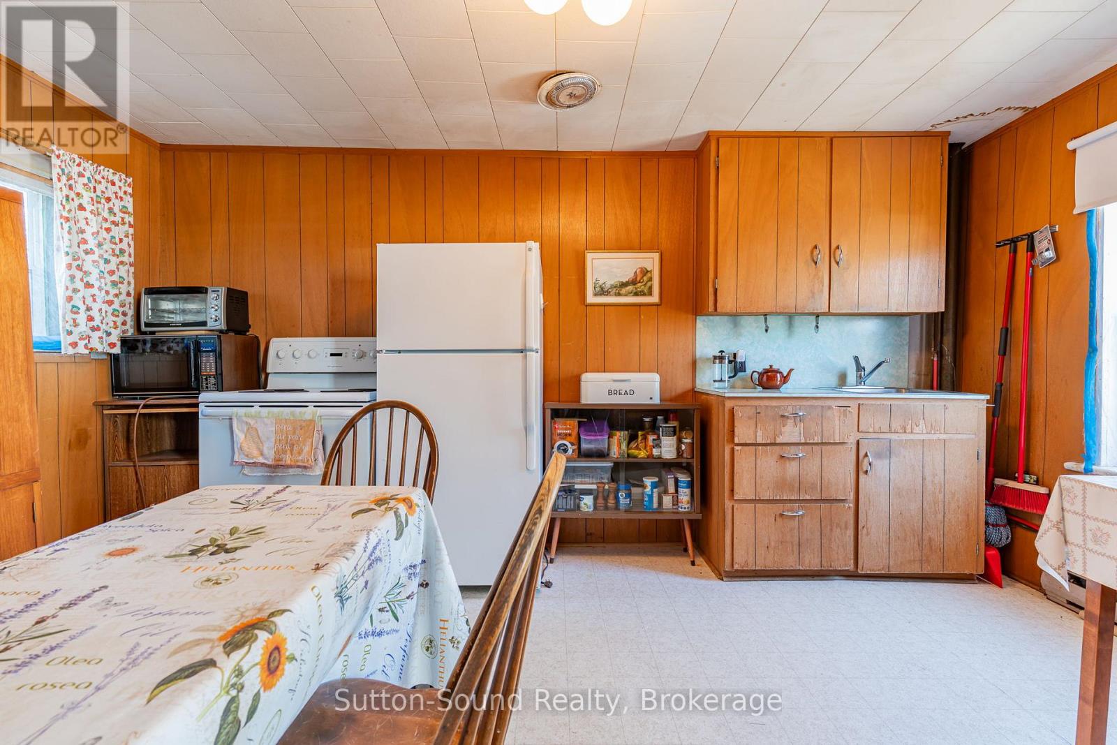 443 And 445 Taylor Street, South Bruce Peninsula, Ontario  N0H 2T0 - Photo 8 - X12034805