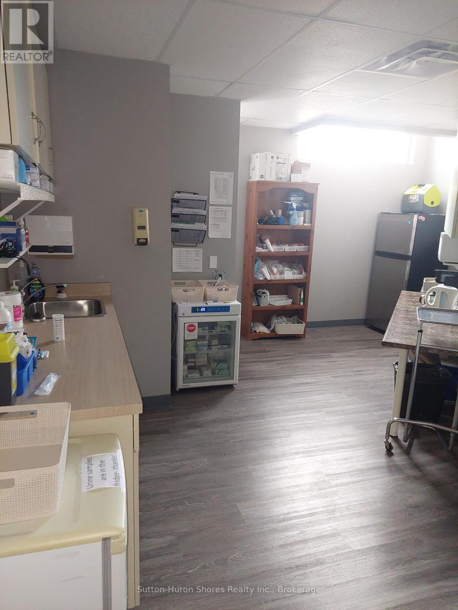 662 Gustavus Street, Saugeen Shores, Ontario  N0H 2C0 - Photo 10 - X12035971