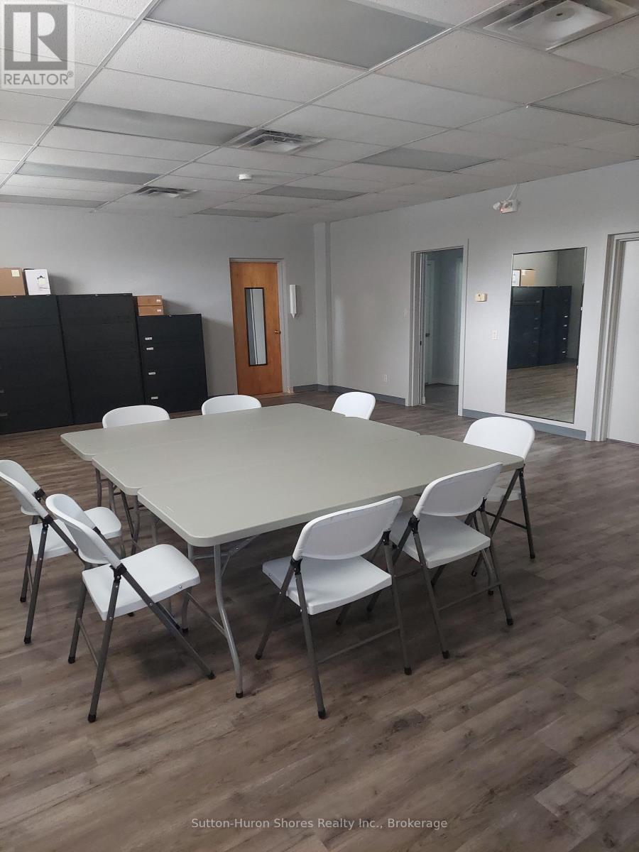 662 Gustavus Street, Saugeen Shores, Ontario  N0H 2C0 - Photo 13 - X12035971