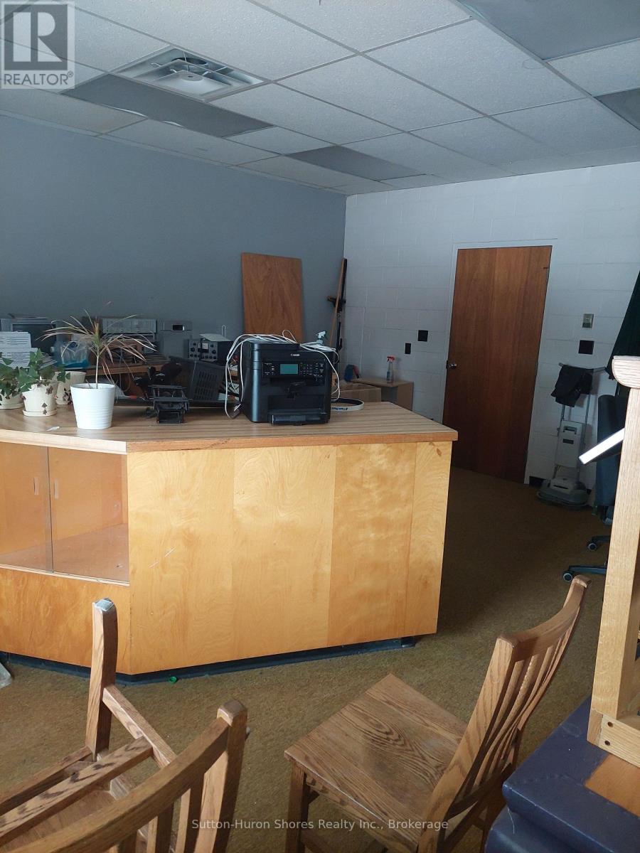 662 Gustavus Street, Saugeen Shores, Ontario  N0H 2C0 - Photo 14 - X12035971