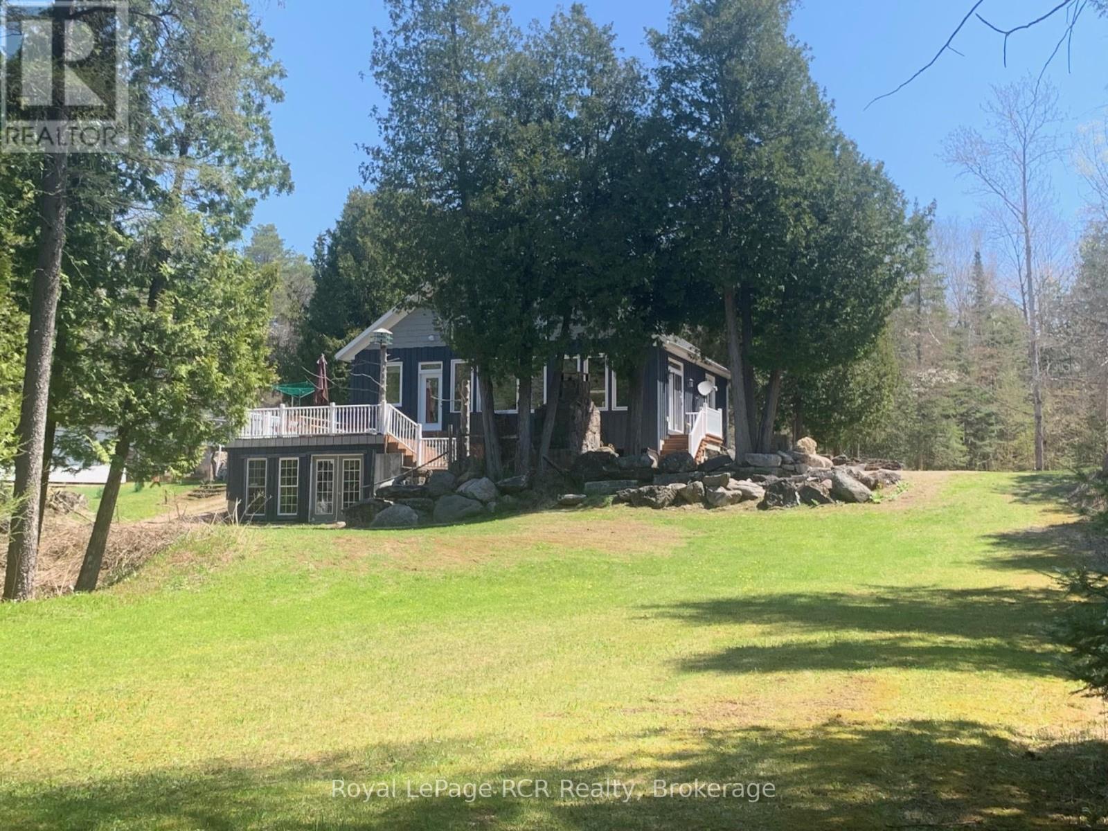 19 Redgate Rd Road E, South Bruce Peninsula, Ontario  N0H 2T0 - Photo 1 - X12037340