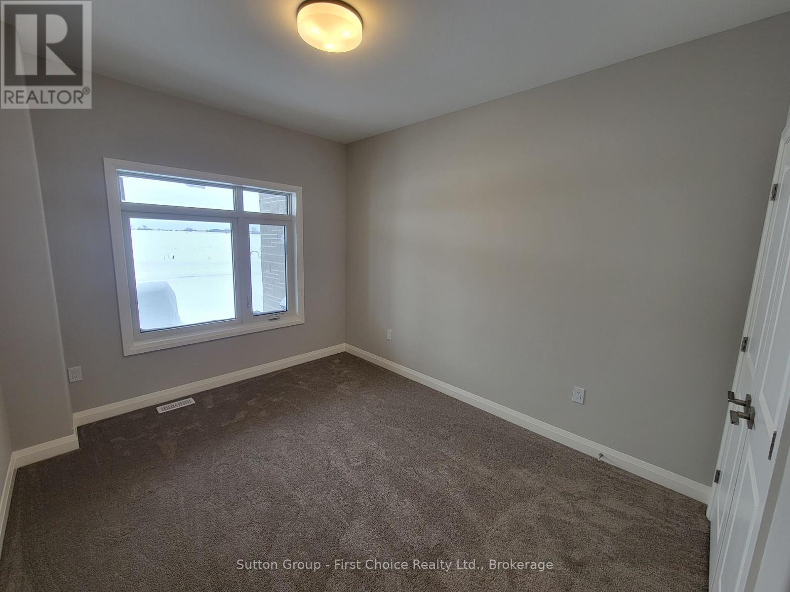 119 Rowe Avenue, South Huron, Ontario  N0M 1S1 - Photo 11 - X12041447