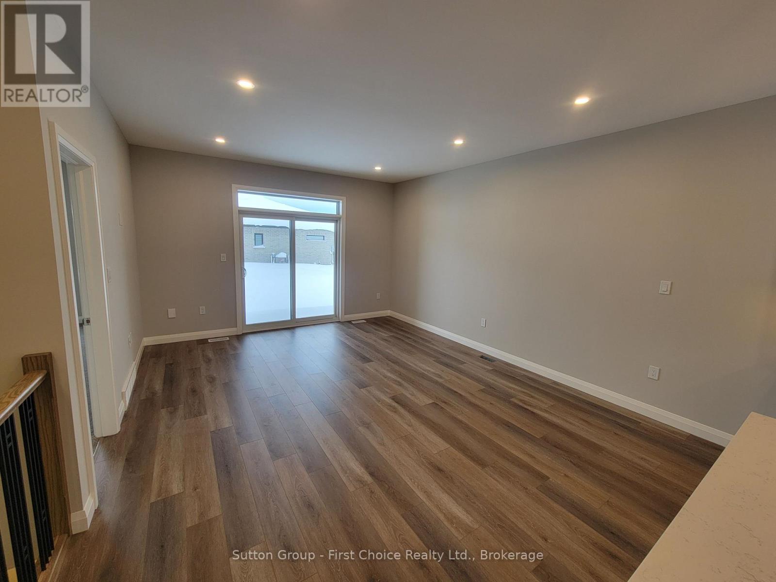 119 Rowe Avenue, South Huron, Ontario  N0M 1S1 - Photo 7 - X12041447