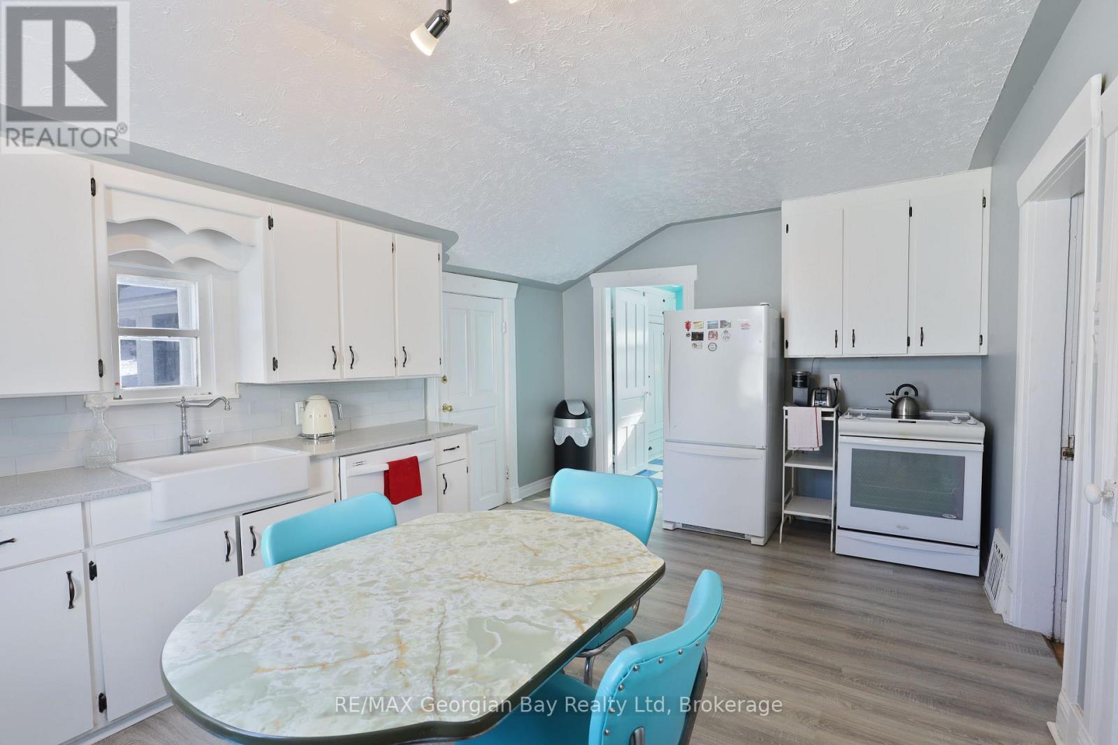 23 Maria Street, Penetanguishene, Ontario  L9M 1L5 - Photo 10 - S12042245