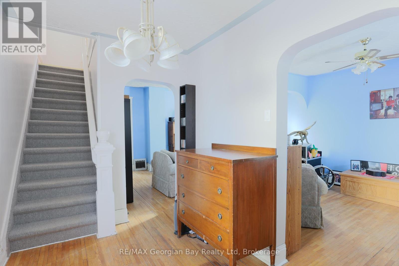 23 Maria Street, Penetanguishene, Ontario  L9M 1L5 - Photo 4 - S12042245