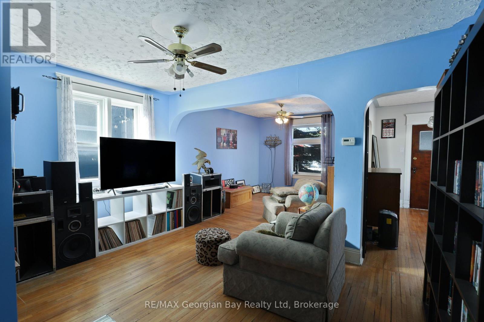 23 Maria Street, Penetanguishene, Ontario  L9M 1L5 - Photo 7 - S12042245