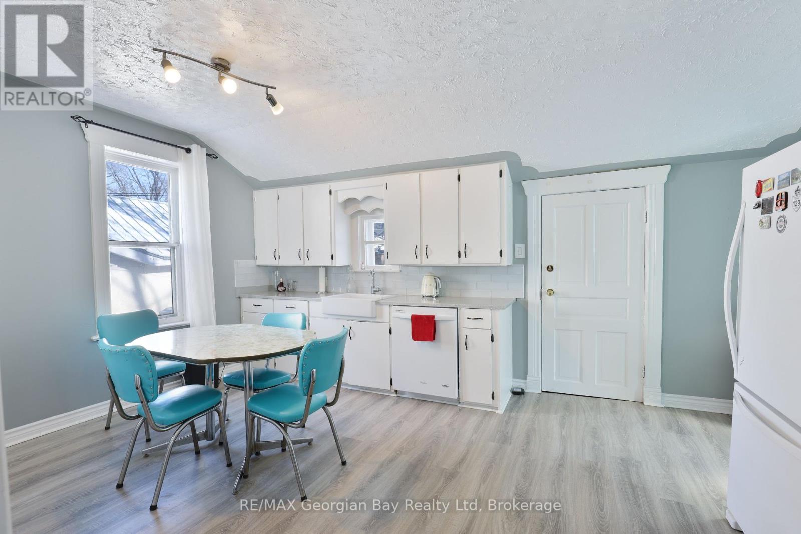 23 Maria Street, Penetanguishene, Ontario  L9M 1L5 - Photo 8 - S12042245