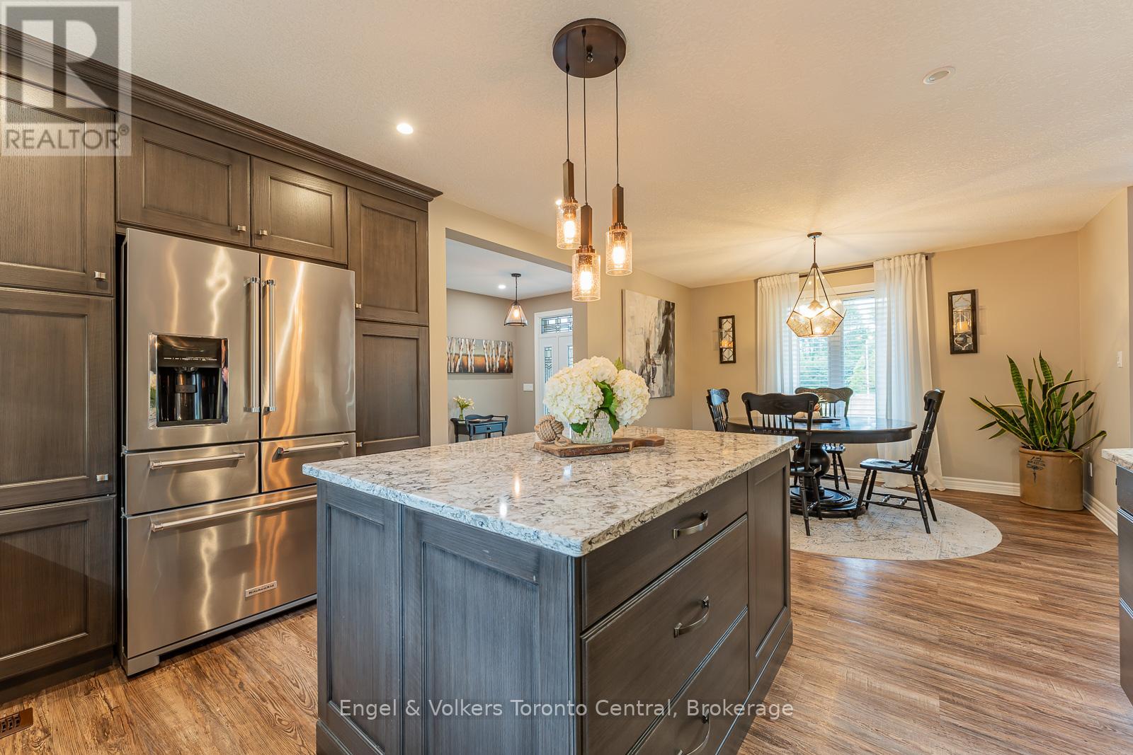 242 Somers Street, Georgian Bluffs, Ontario  N4K 6V5 - Photo 12 - X12047467