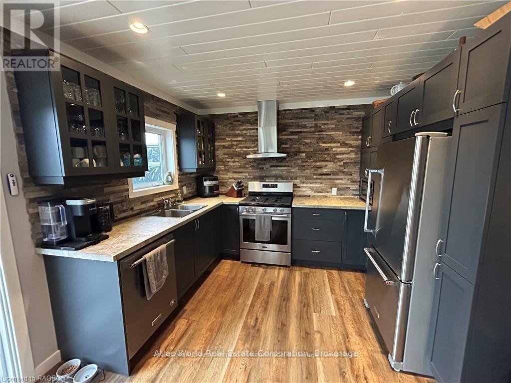 38 North Shore Road, Northern Bruce Peninsula, Ontario  N0H 1W0 - Photo 18 - X12048210