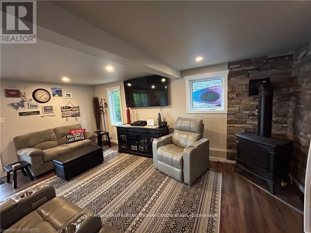 38 North Shore Road, Northern Bruce Peninsula, Ontario  N0H 1W0 - Photo 37 - X12048210