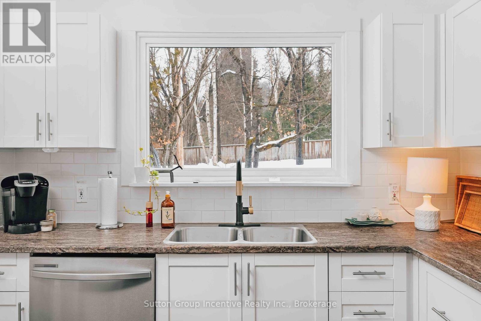 1972 Limberlost Road, Lake Of Bays, Ontario  P1H 2J6 - Photo 11 - X12049016