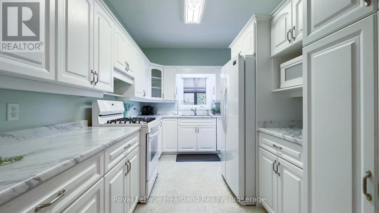 243 Martha Street, Goderich, Ontario  N7A 3B4 - Photo 13 - X12053466
