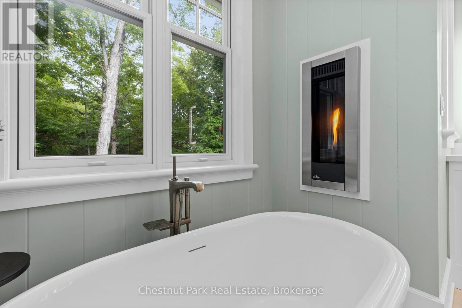 30 Bigwin Island, Lake Of Bays, Ontario  P0B 1A0 - Photo 23 - X12053791
