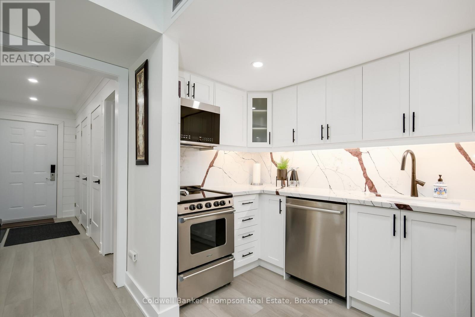 105 - 32 Deerhurst Greens Drive, Huntsville, Ontario  P1H 2E8 - Photo 6 - X12056997