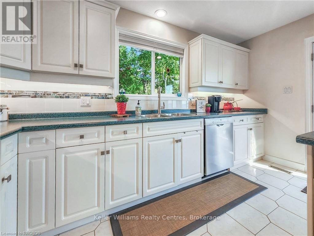 9 Kathleen Avenue, South Bruce Peninsula, Ontario  N0H 2T0 - Photo 32 - X12060038