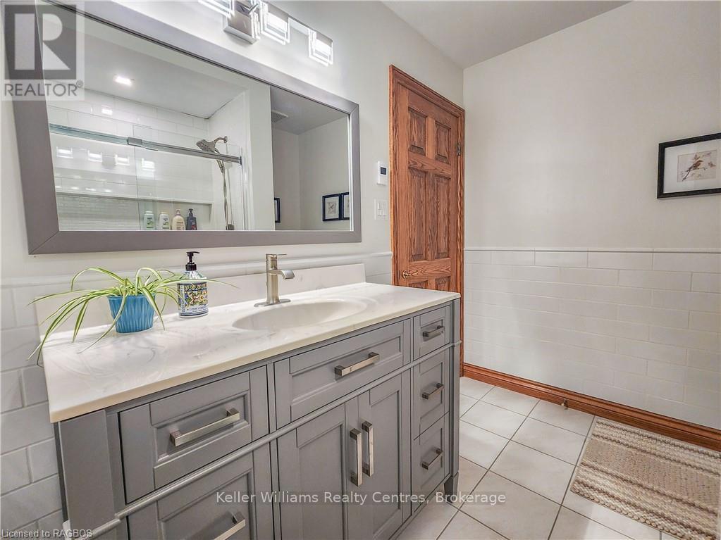 9 Kathleen Avenue, South Bruce Peninsula, Ontario  N0H 2T0 - Photo 34 - X12060038