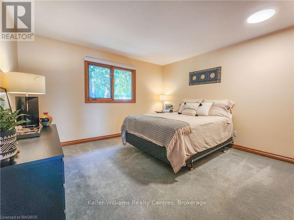 9 Kathleen Avenue, South Bruce Peninsula, Ontario  N0H 2T0 - Photo 38 - X12060038