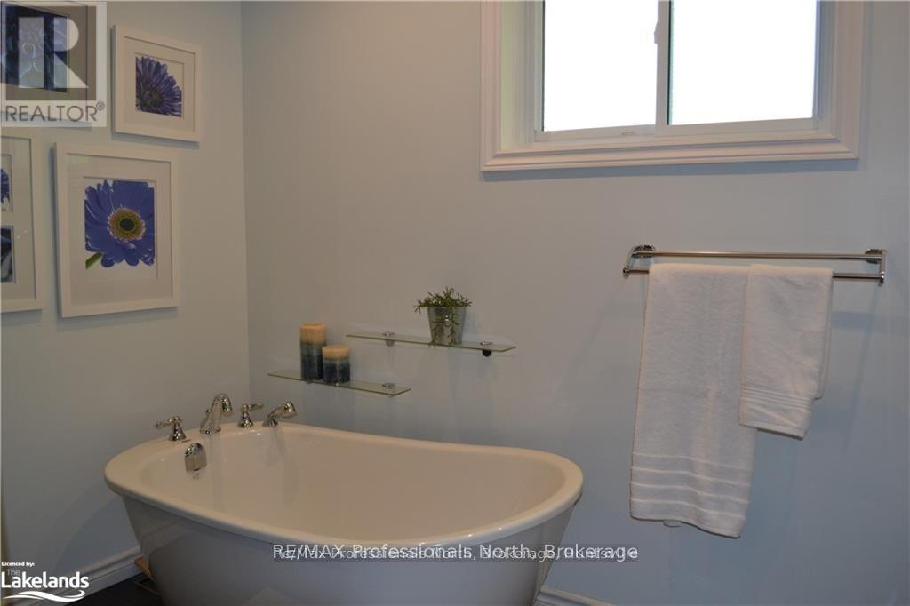 27 Meadow Park Drive, Huntsville, Ontario  P1H 1G2 - Photo 17 - X12060180