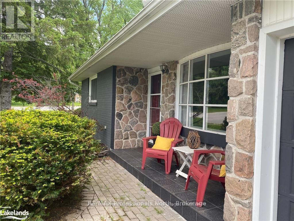 27 Meadow Park Drive, Huntsville, Ontario  P1H 1G2 - Photo 2 - X12060180