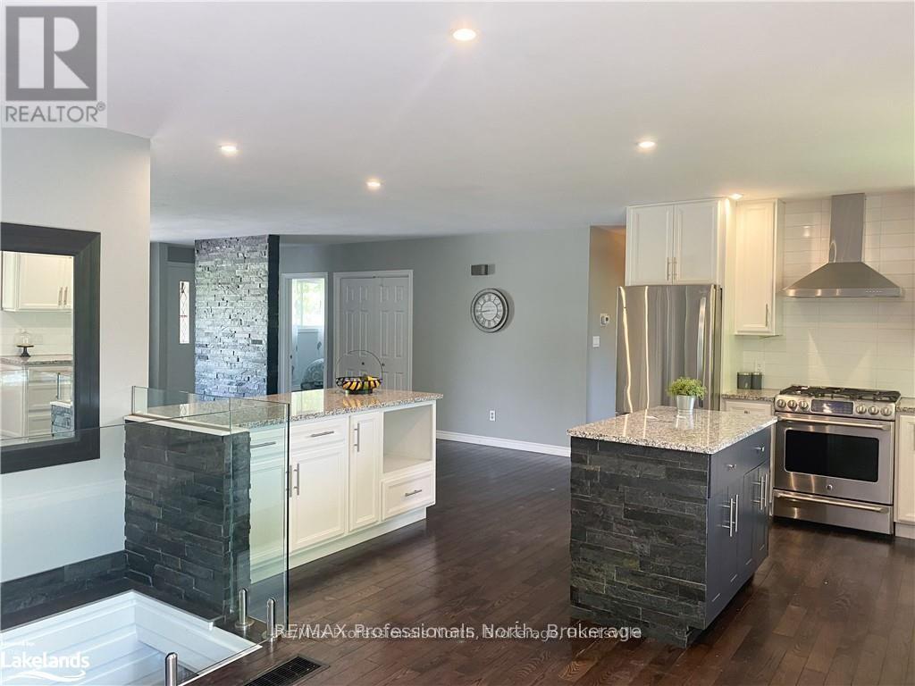 27 Meadow Park Drive, Huntsville, Ontario  P1H 1G2 - Photo 3 - X12060180