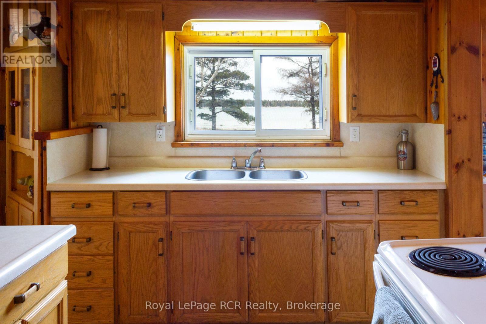 594 Warner Bay Road, Northern Bruce Peninsula, Ontario  N0H 2R0 - Photo 19 - X12060903