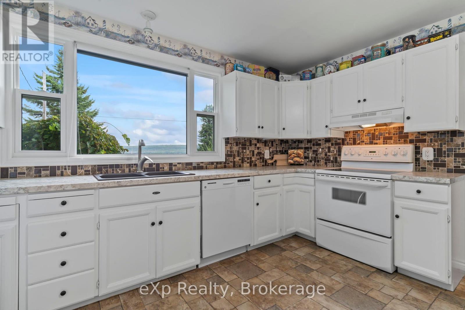 47 Water Street, Northern Bruce Peninsula, Ontario  N0H 2T0 - Photo 24 - X12061392