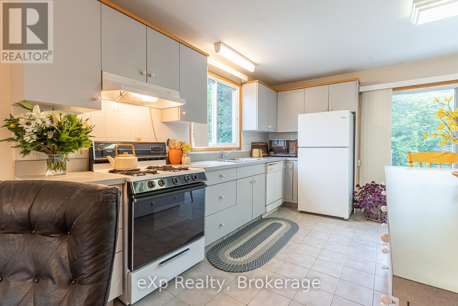 27 Bell Drive, Northern Bruce Peninsula, Ontario  N0H 1X0 - Photo 11 - X12061396