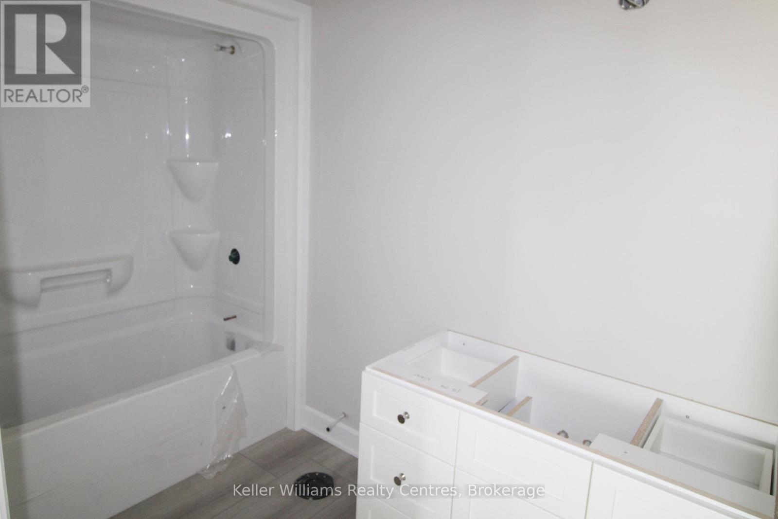 738 18th Street, Hanover, Ontario  N4N 0C7 - Photo 6 - X12061910