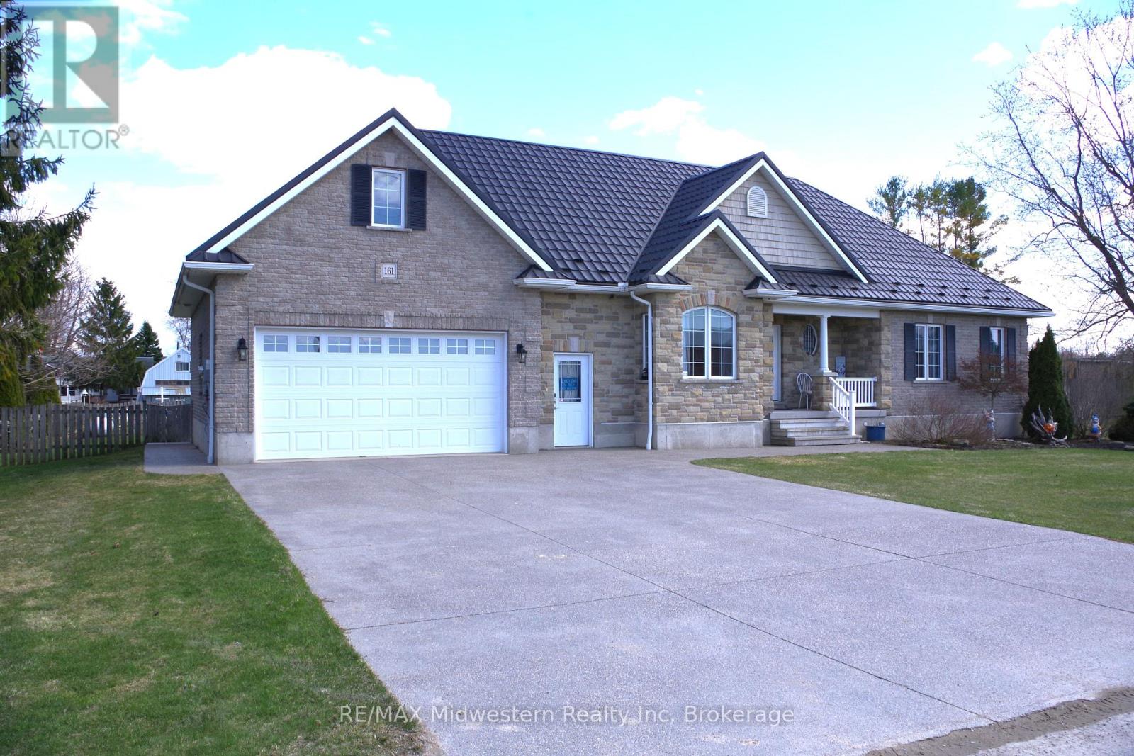 161 Brock Street, West Perth, Ontario  N0K 1P0 - Photo 2 - X12062048