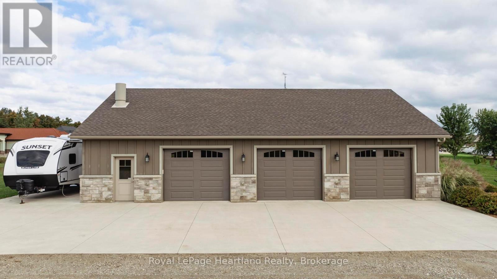 4640 Lakeshore Road, Plympton-Wyoming, Ontario  N0N 1J6 - Photo 47 - X12062771