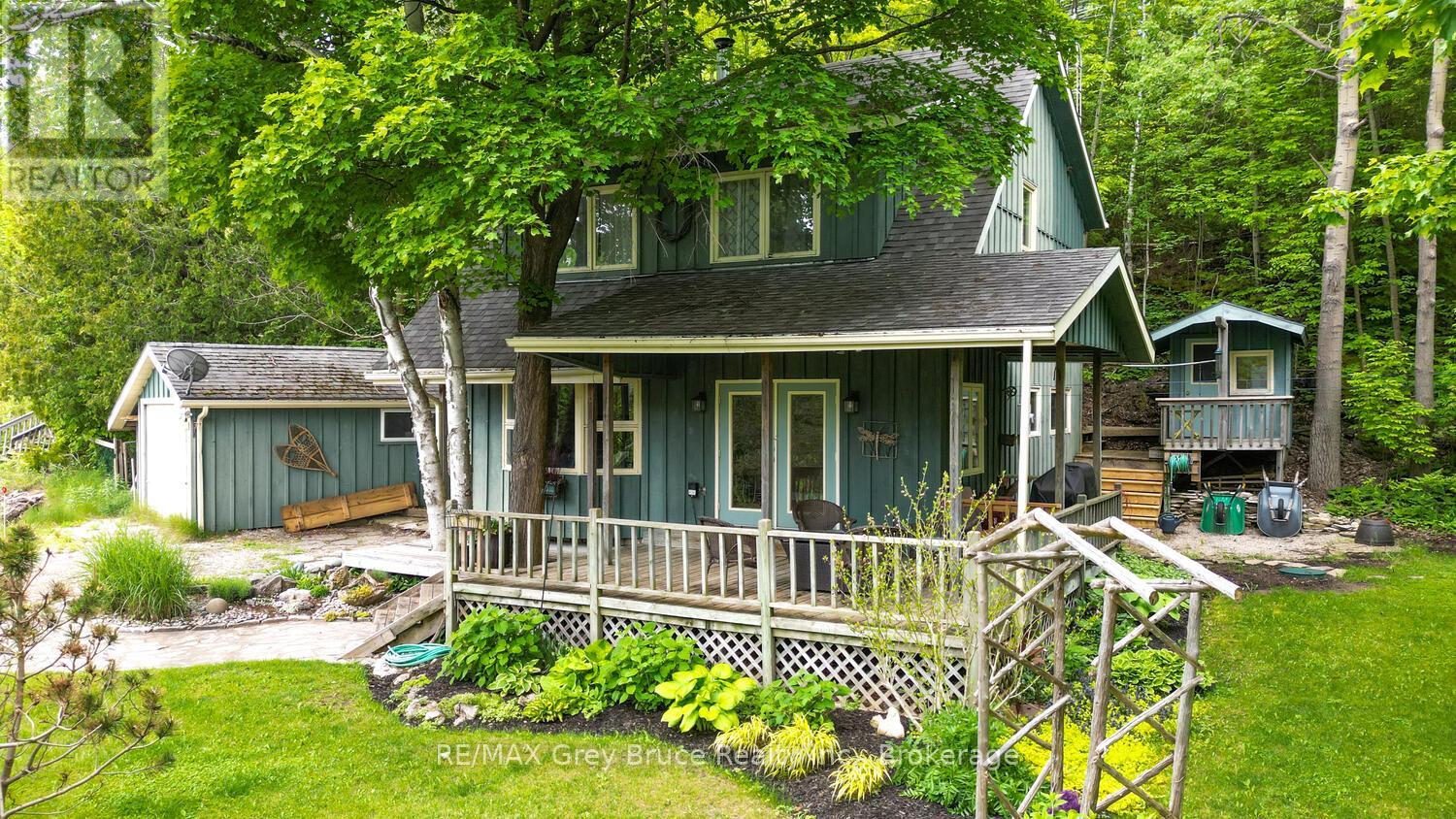 11 Shoreline Drive, Northern Bruce Peninsula, Ontario  N0H 1Z0 - Photo 6 - X12064455