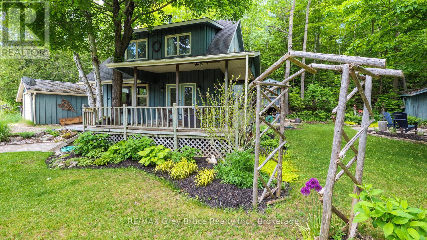 11 Shoreline Drive, Northern Bruce Peninsula, Ontario  N0H 1Z0 - Photo 7 - X12064455