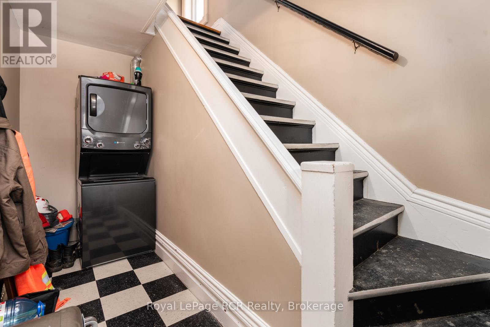 134 9th Street, Hanover, Ontario  N4N 1K6 - Photo 6 - X12065234