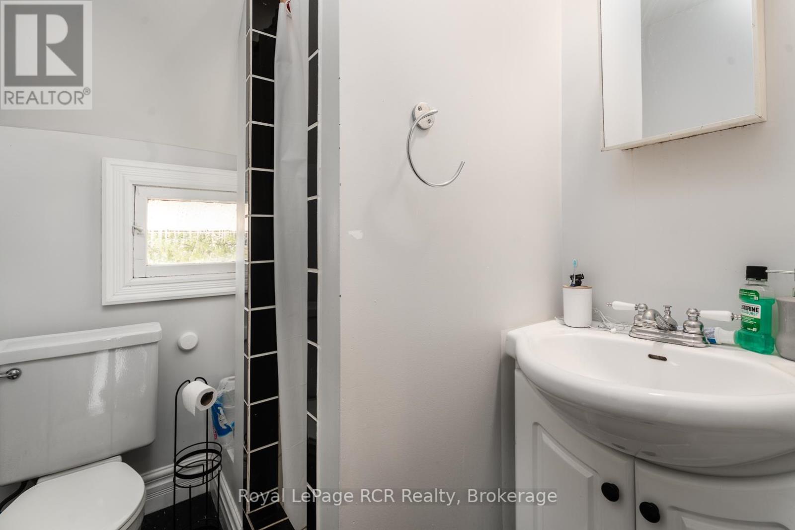 134 9th Street, Hanover, Ontario  N4N 1K6 - Photo 9 - X12065234