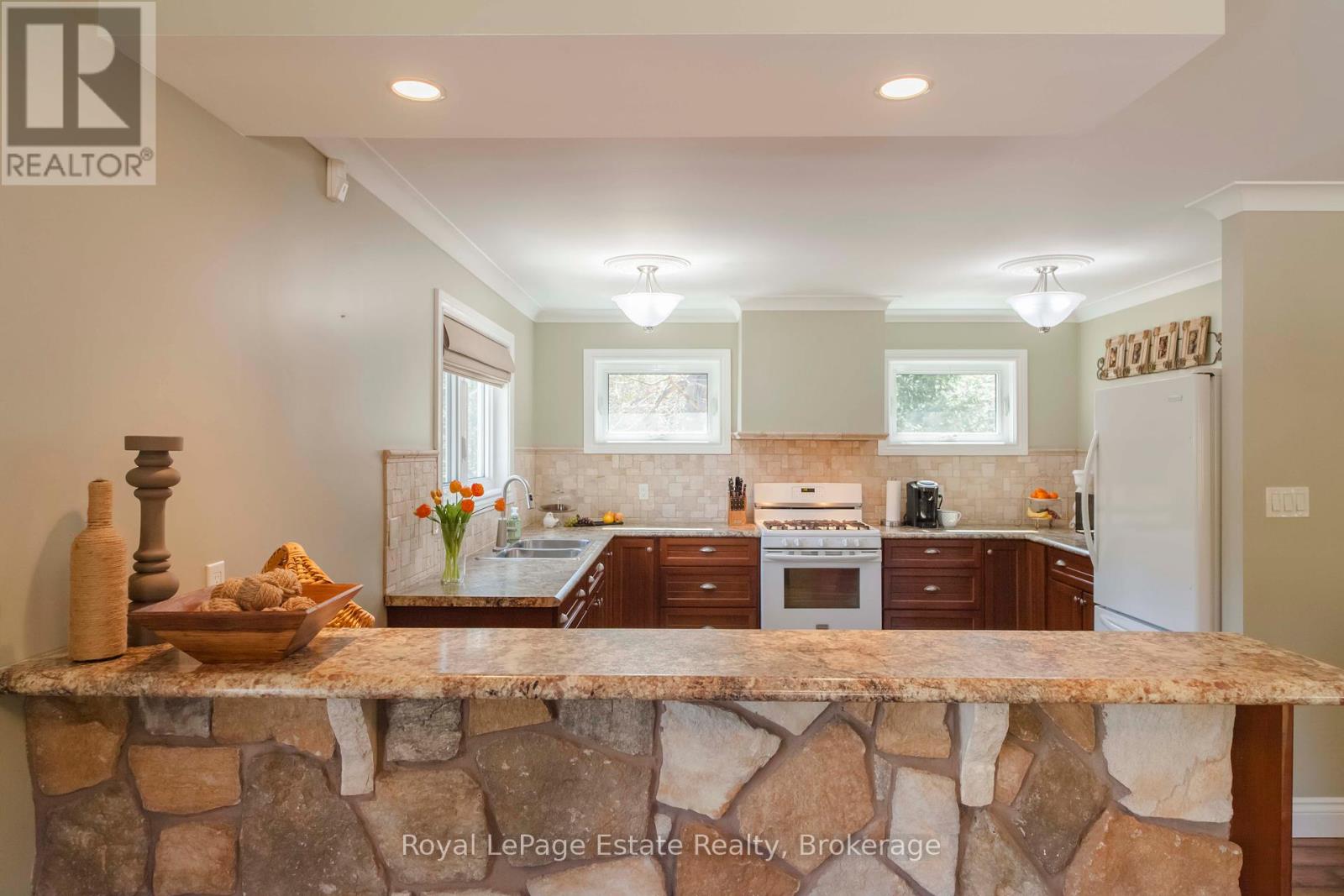 204 Seventh Street N, South Bruce Peninsula, Ontario  N0H 2G0 - Photo 18 - X12072086